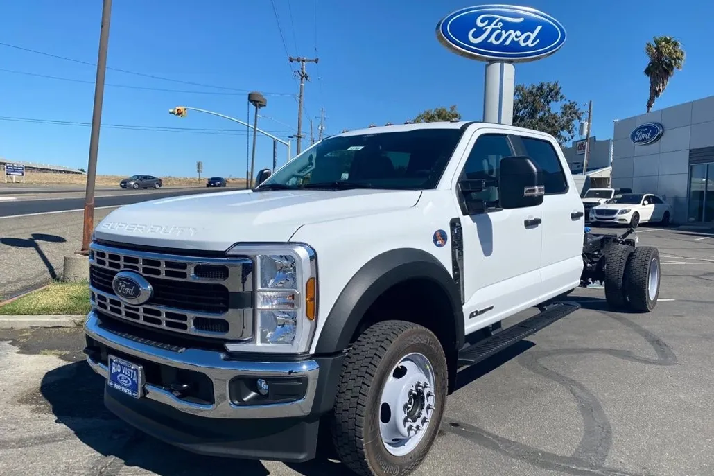 2024 Ford F-550 photo 1
