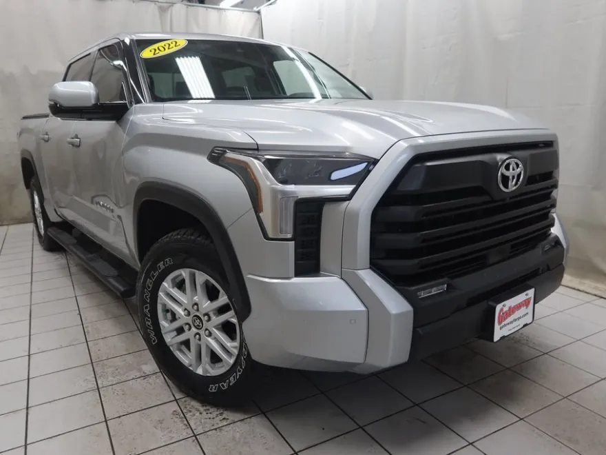 2022 Toyota Tundra SR5 photo 1