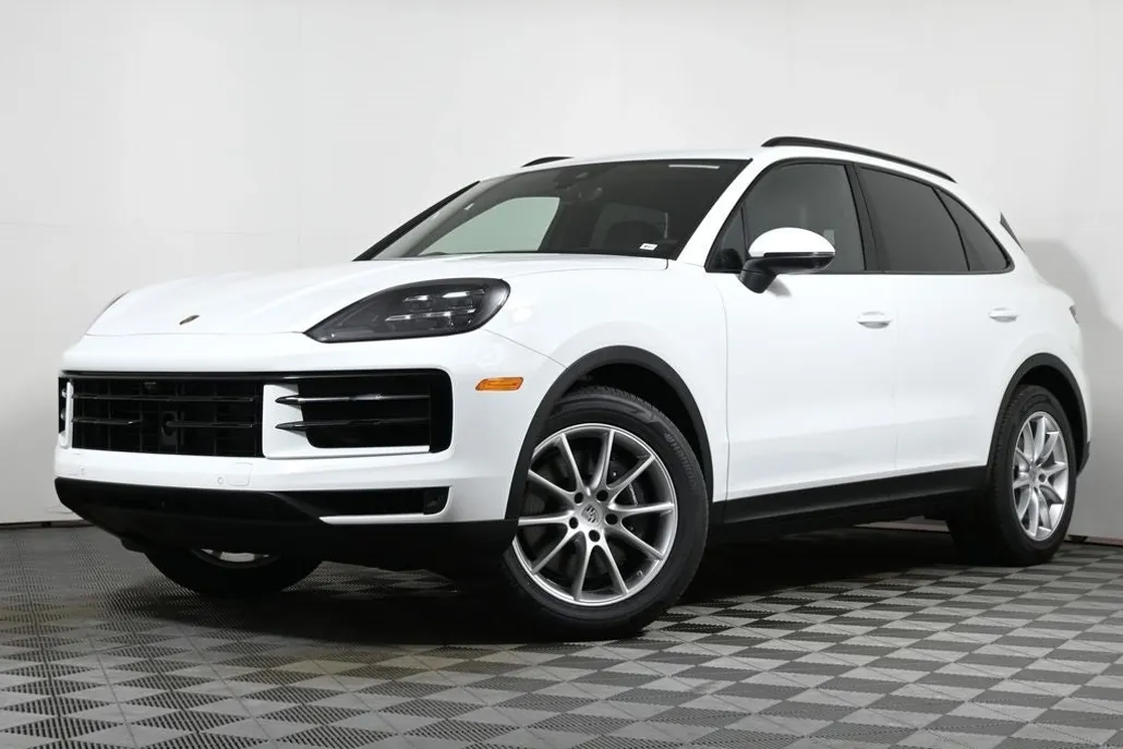 2024 Porsche Cayenne Base photo 1