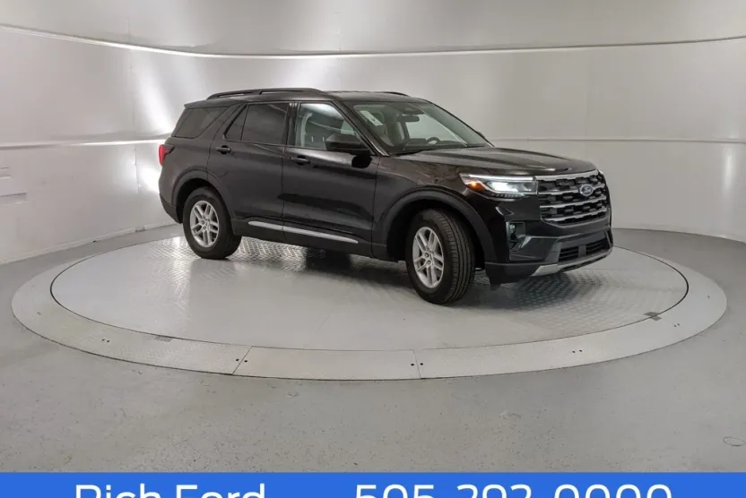 2025 Ford Explorer photo 1