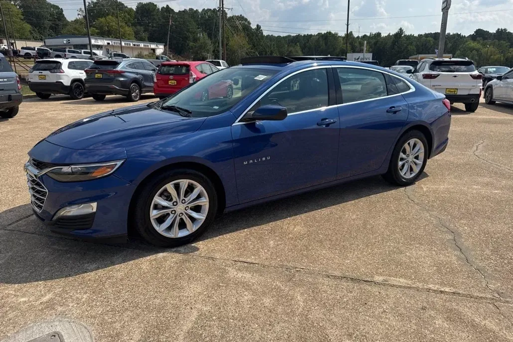 2023 Chevrolet Malibu 1LT photo 1