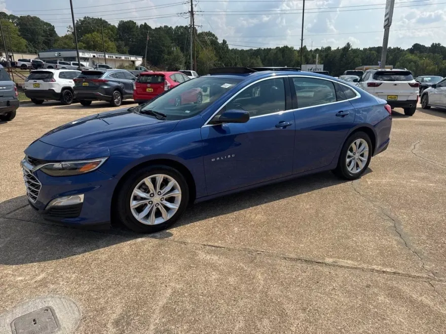 2023 Chevrolet Malibu 1LT photo 1