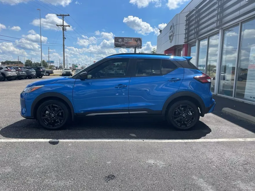 2024 Nissan Kicks SR photo 1
