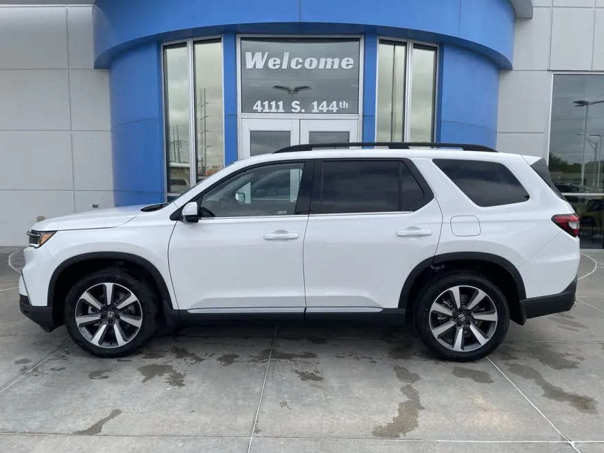2025 Honda Pilot Touring photo 1