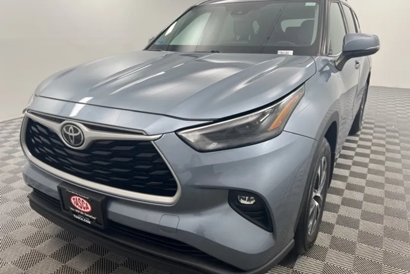 2022 Toyota Highlander XLE photo 1