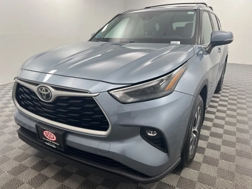 2022 Toyota Highlander XLE photo 1
