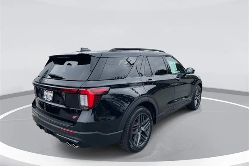 2025 Ford Explorer ST photo 1