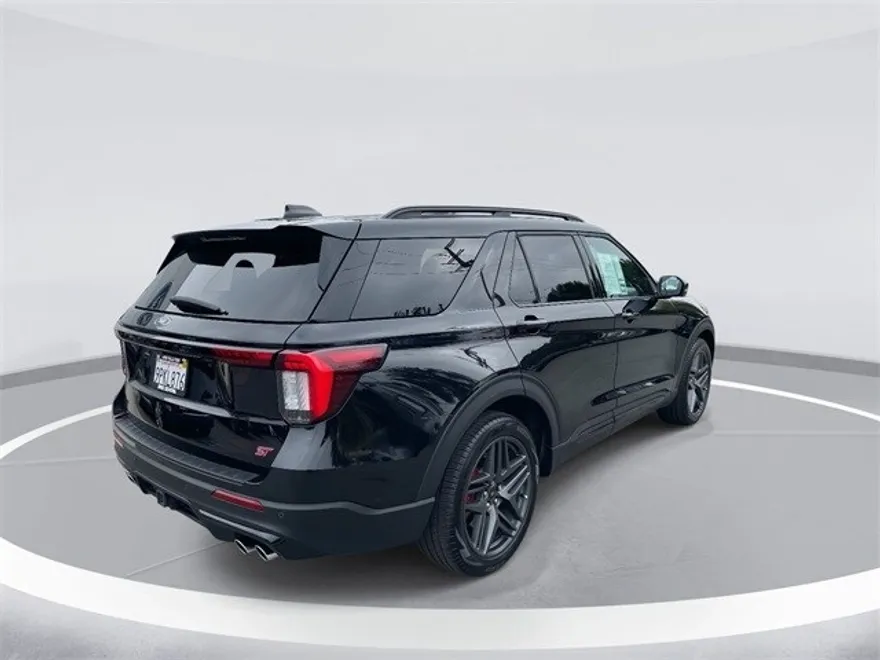 2025 Ford Explorer ST photo 1