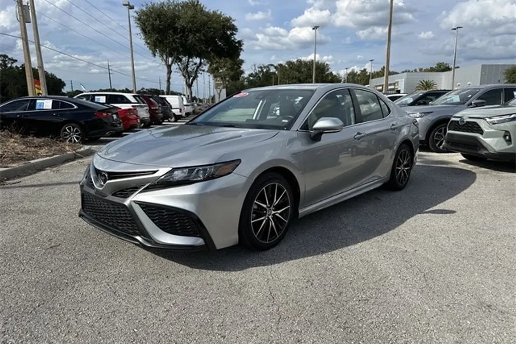 2023 Toyota Camry SE photo 1