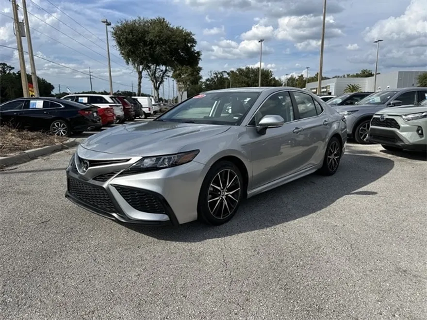 2023 Toyota Camry SE photo 1