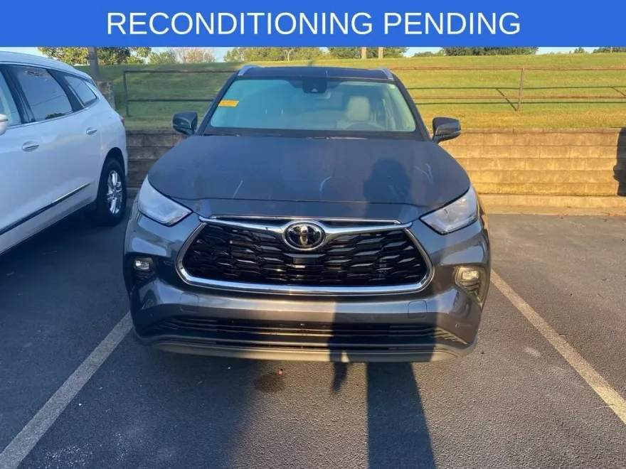 2024 Toyota Highlander Limited photo 1