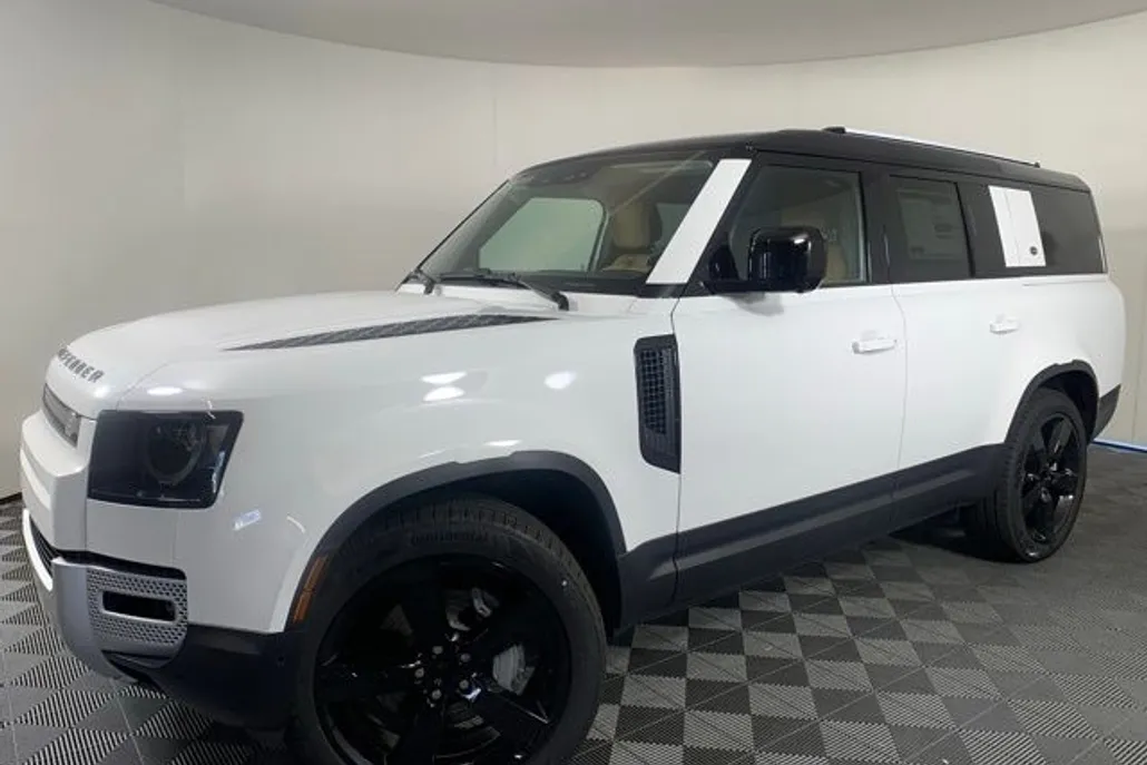 2024 Land Rover Defender 130 S photo 1