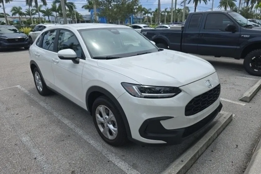 2025 Honda HR-V LX photo 1