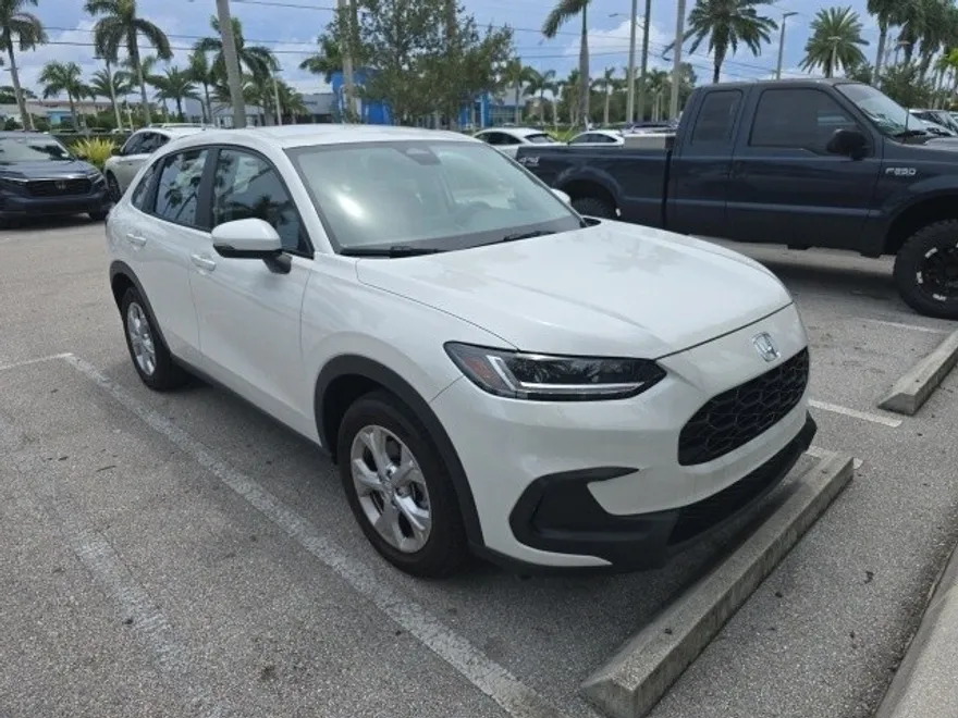 2025 Honda HR-V LX photo 1