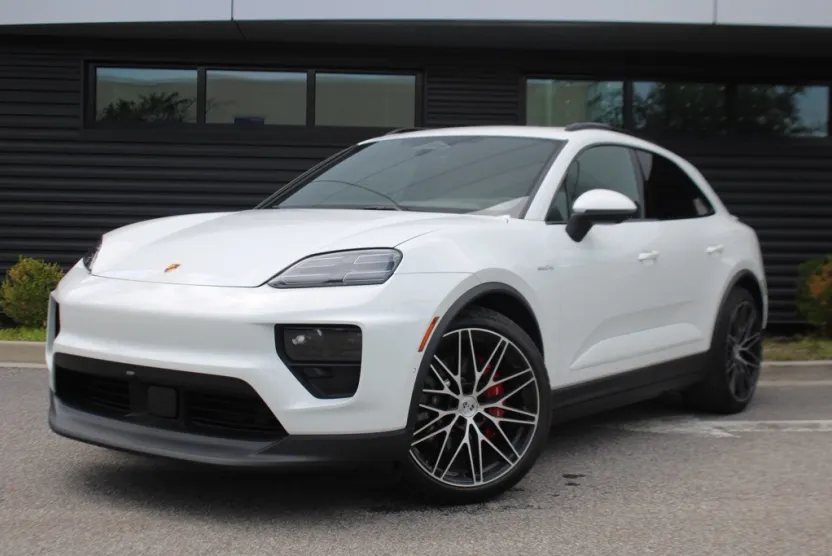 2025 Porsche Macan Electric photo 1