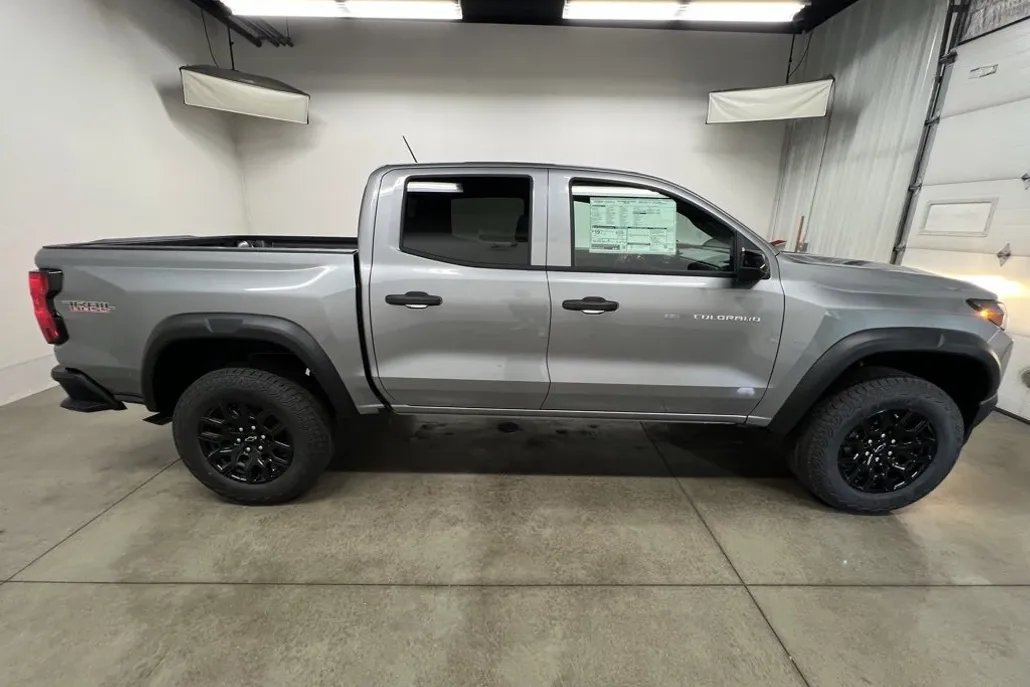 2026 Chevrolet Colorado Trail Boss photo 1