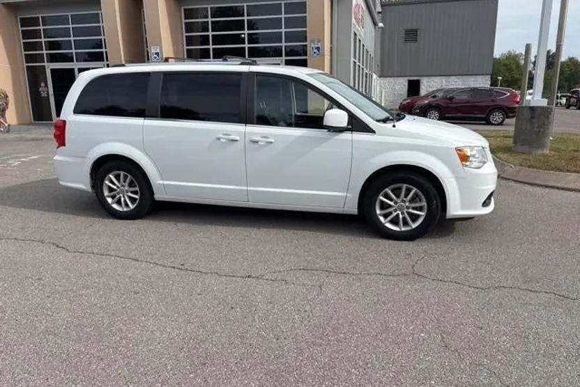 2018 Dodge Grand Caravan SXT photo 1
