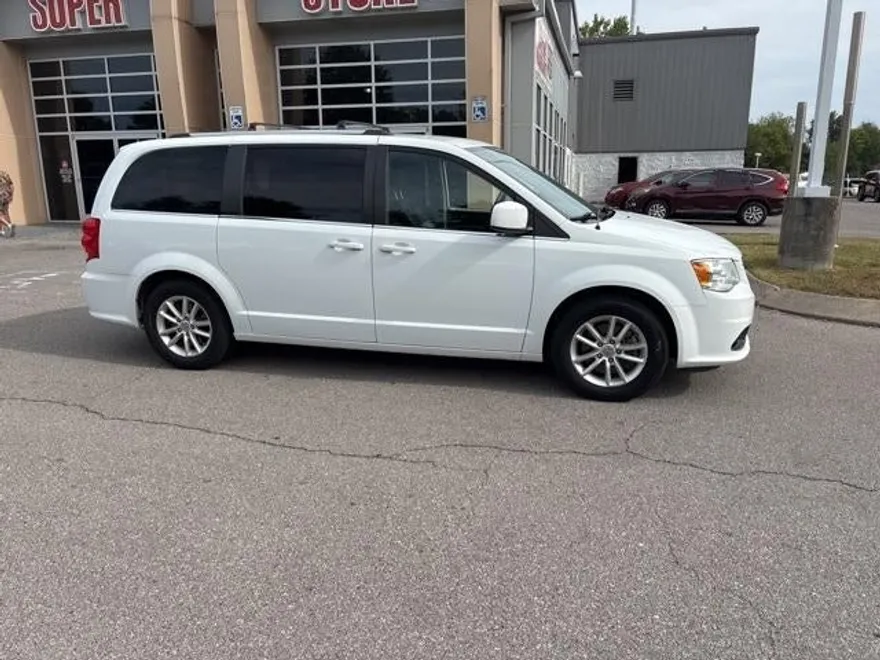 2018 Dodge Grand Caravan SXT photo 1