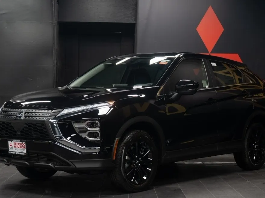 2025 Mitsubishi Eclipse Cross LE photo 1