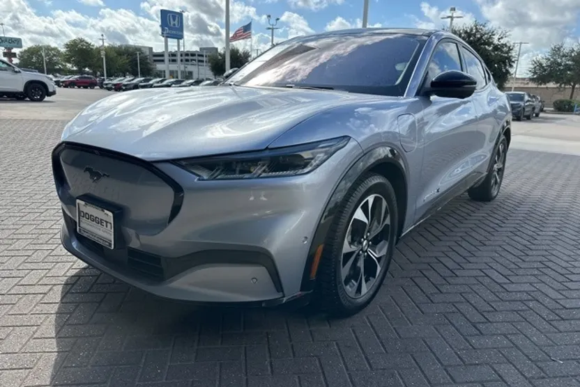 2022 Ford Mustang Mach-E Premium photo 1