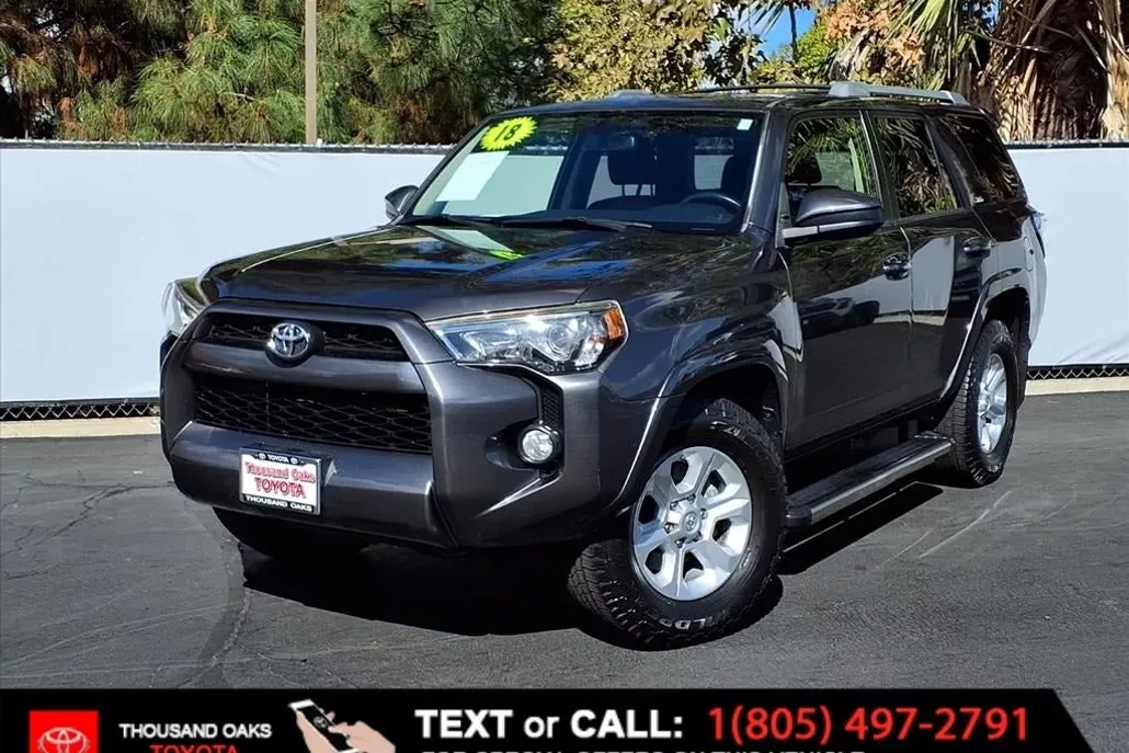 2018 Toyota RAV4 LE photo 1