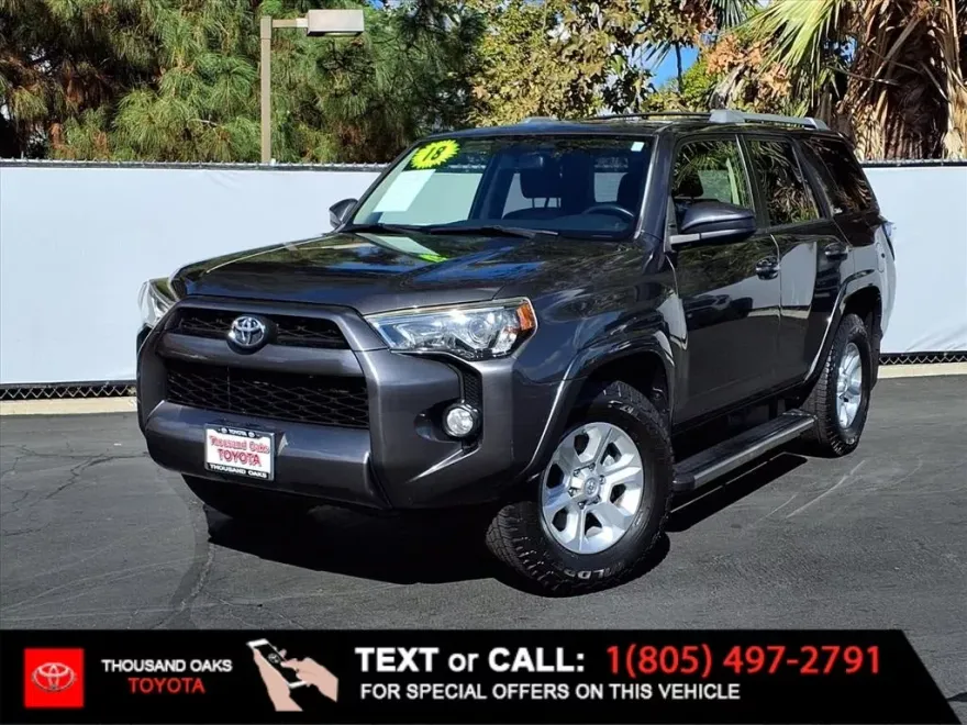 2018 Toyota RAV4 LE photo 1