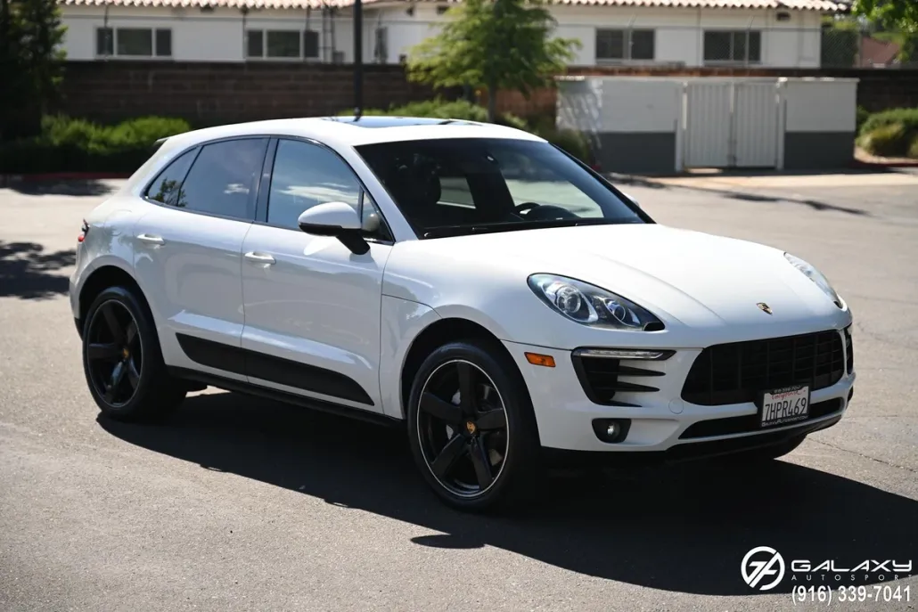 2015 Porsche Macan S photo 1