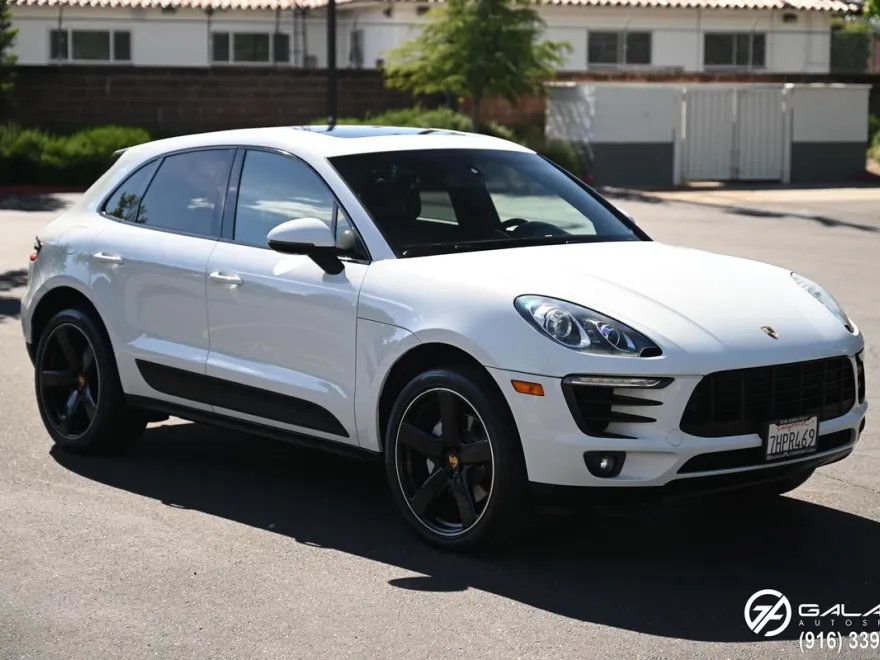 2015 Porsche Macan S photo 1