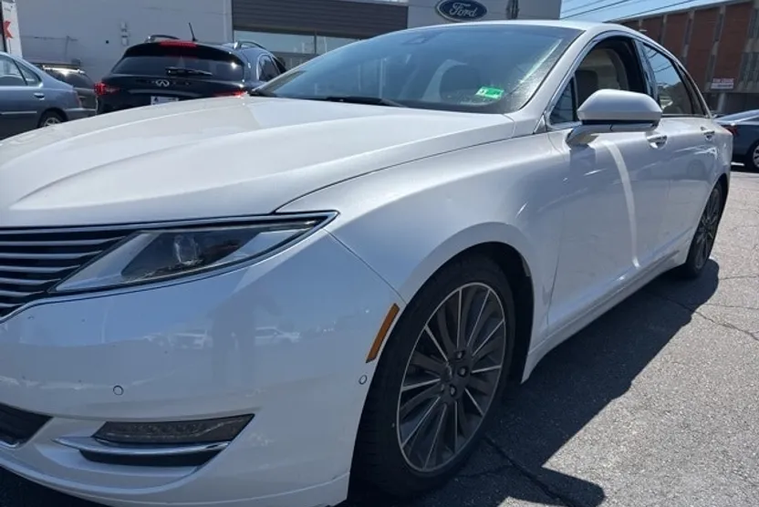 2016 Lincoln MKZ Base photo 1
