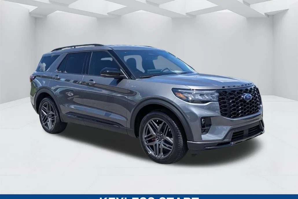2025 Ford Explorer ST-Line photo 1