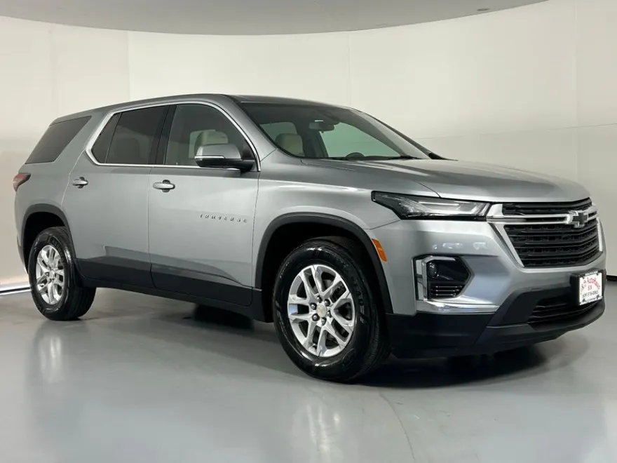2023 Chevrolet Traverse LS photo 1