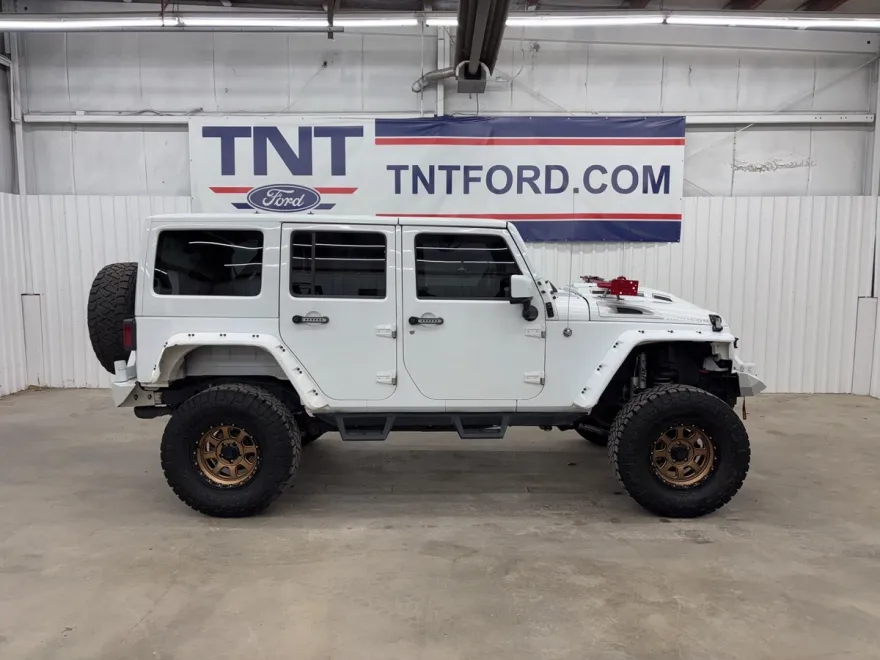 2016 Jeep Wrangler Unlimited Rubicon photo 1
