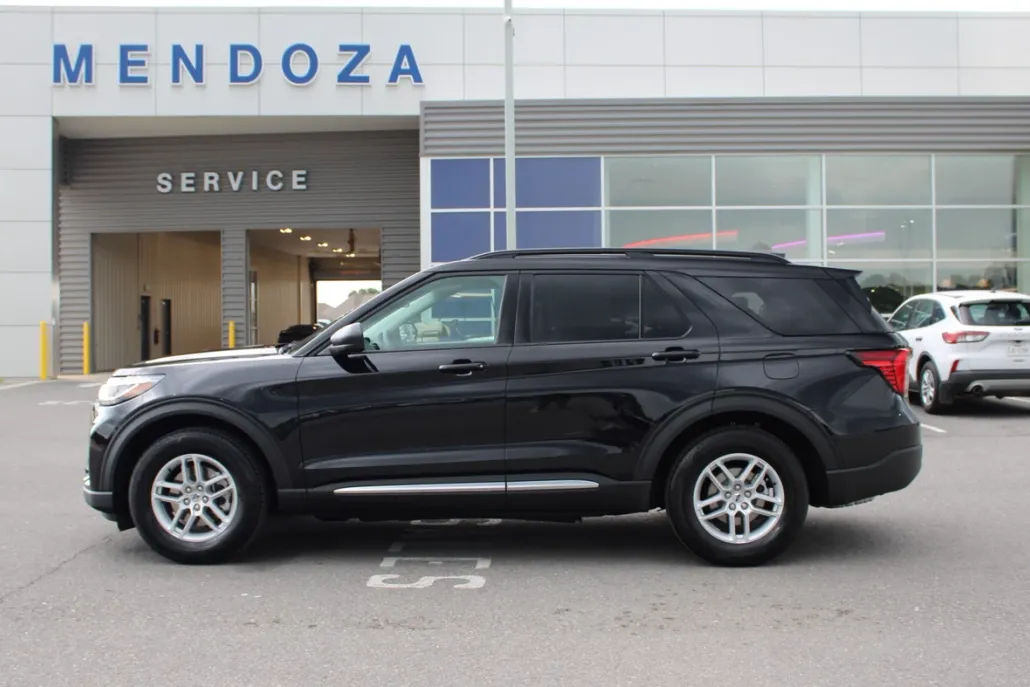 2025 Ford Explorer photo 1