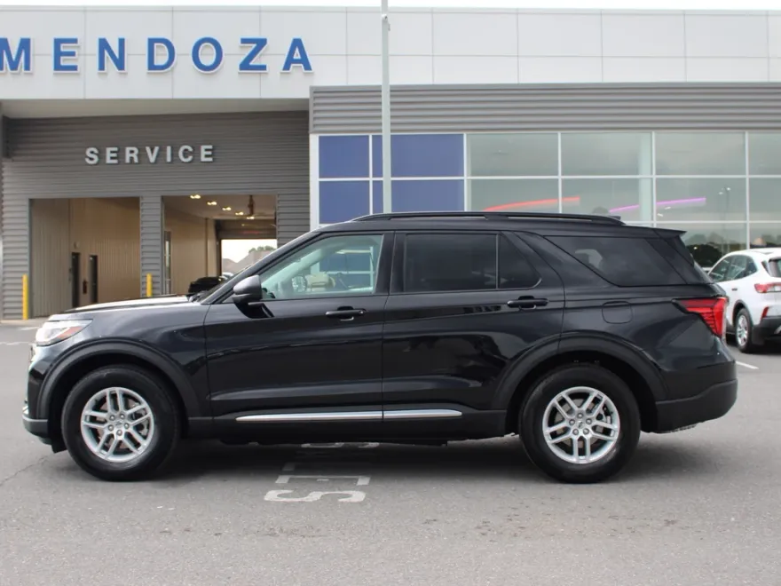 2025 Ford Explorer photo 1