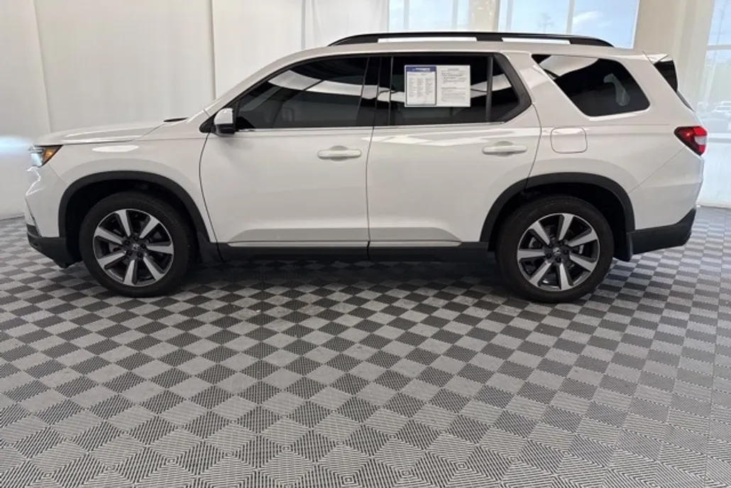 2025 Honda Pilot Touring photo 1