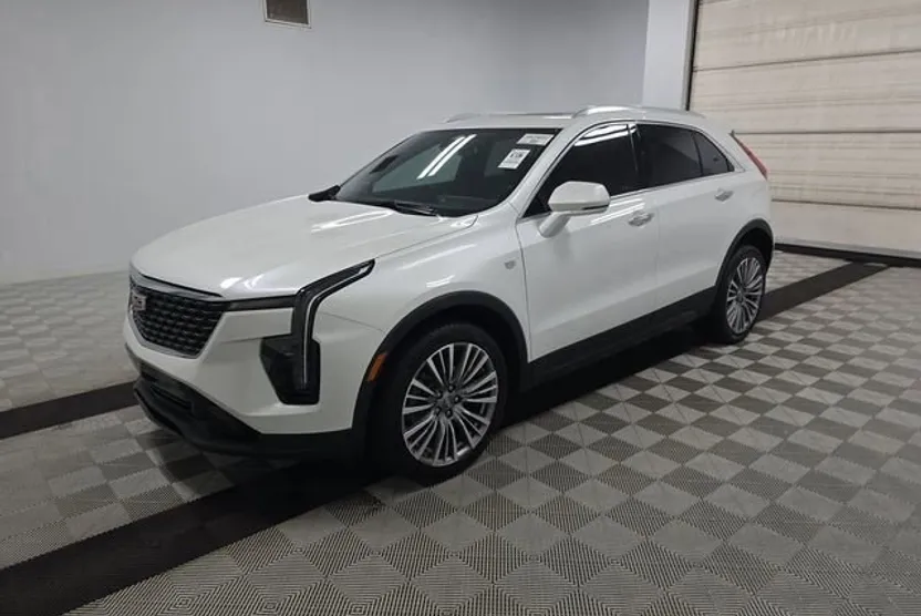 2024 Cadillac XT4 Premium Luxury photo 1