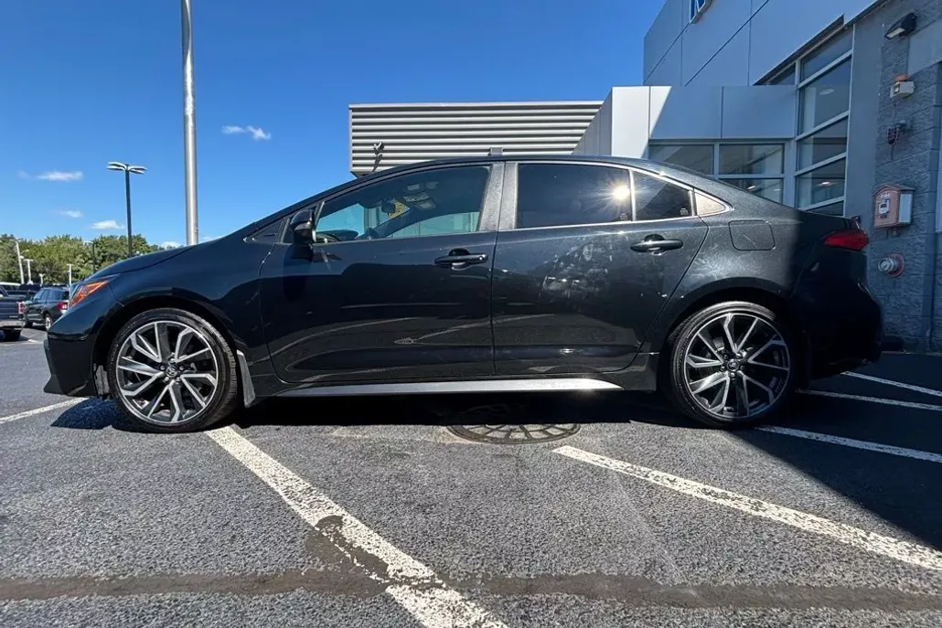 2022 Toyota Corolla SE photo 1
