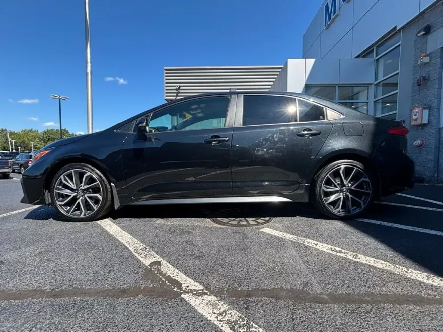 2022 Toyota Corolla SE photo 1
