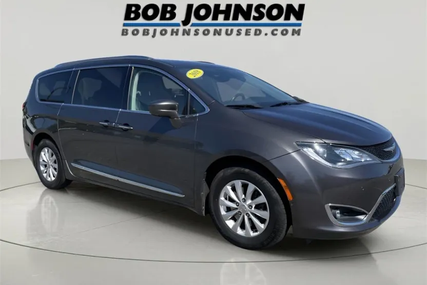 2018 Chrysler Pacifica Touring L photo 1