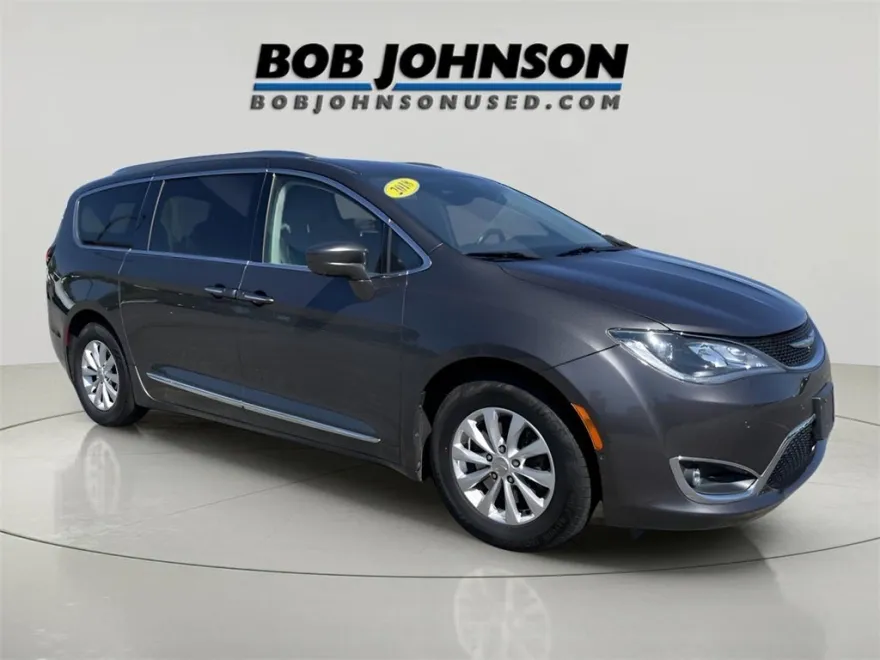 2018 Chrysler Pacifica Touring L photo 1