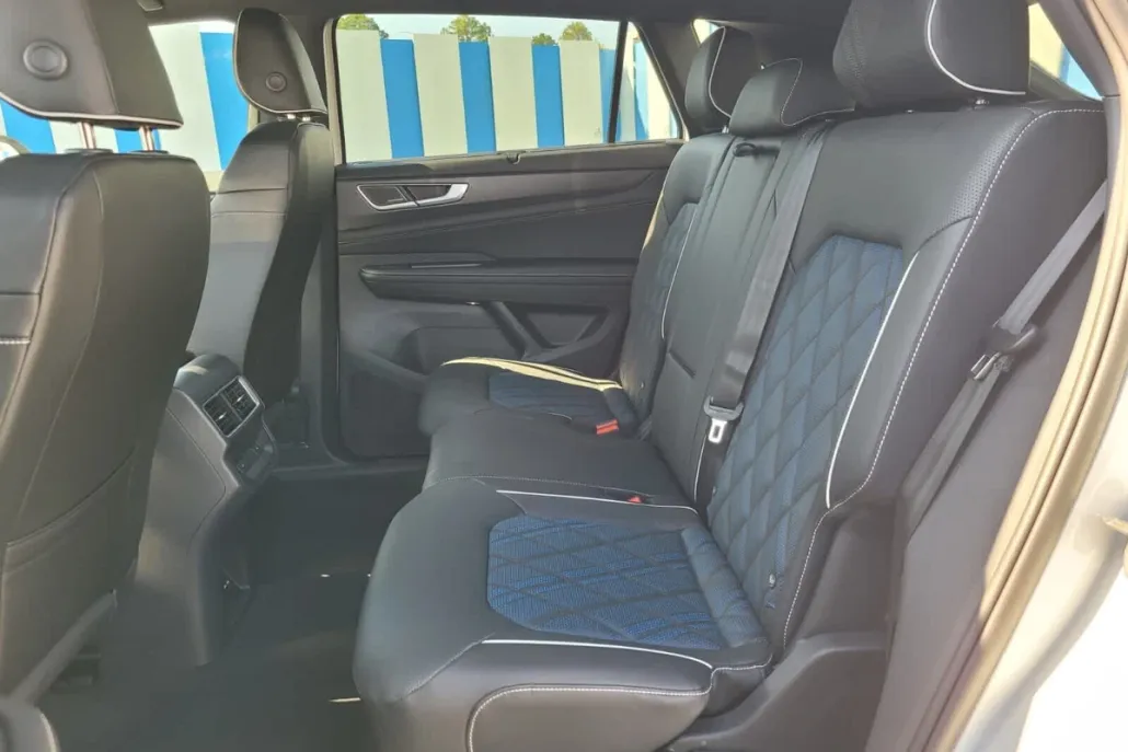 2026 Volkswagen Atlas Cross Sport SEL Premium R-Line photo 1
