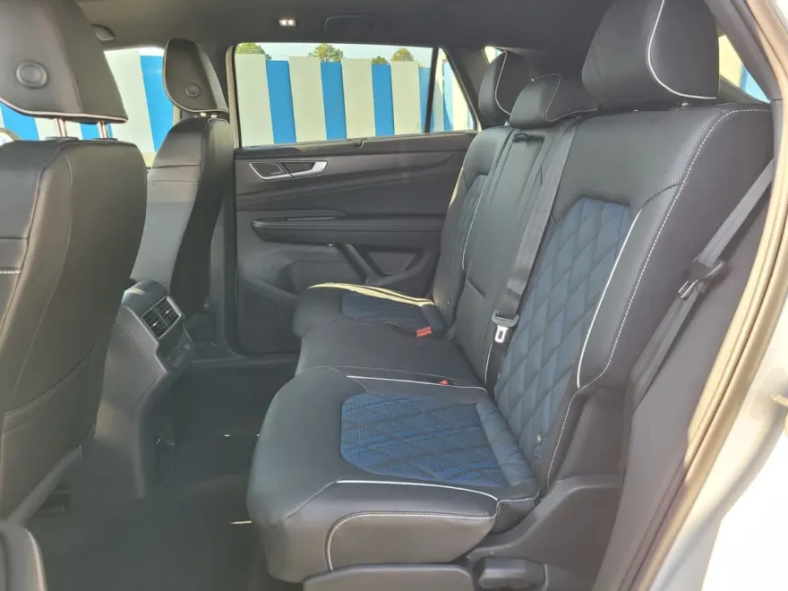 2026 Volkswagen Atlas Cross Sport SEL Premium R-Line photo 1