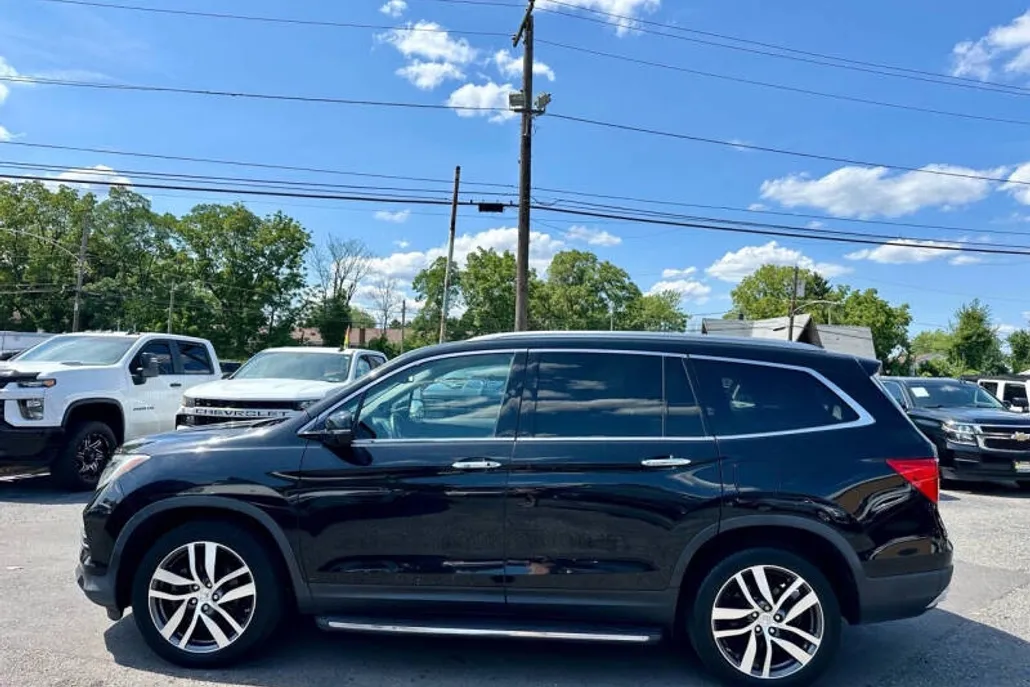 2016 Honda Pilot Elite photo 1