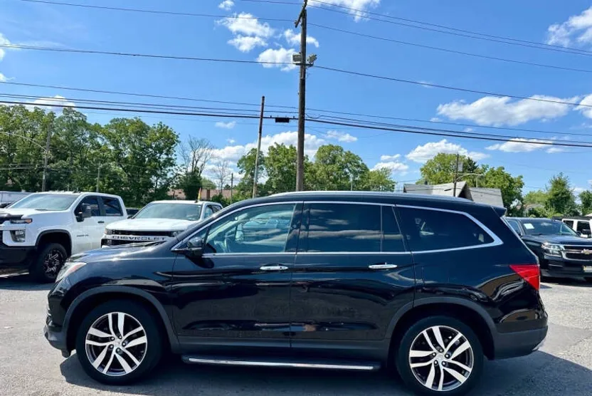 2016 Honda Pilot Elite photo 1