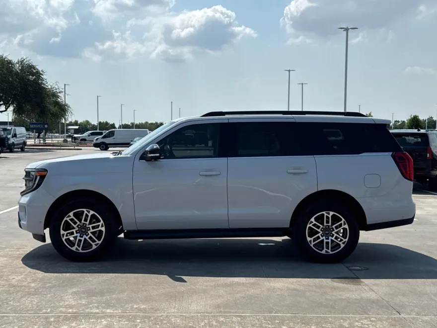 2025 Ford Expedition photo 1
