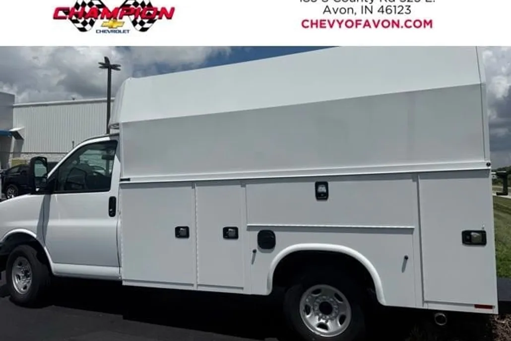 2025 Chevrolet Express Cutaway 3500 photo 1