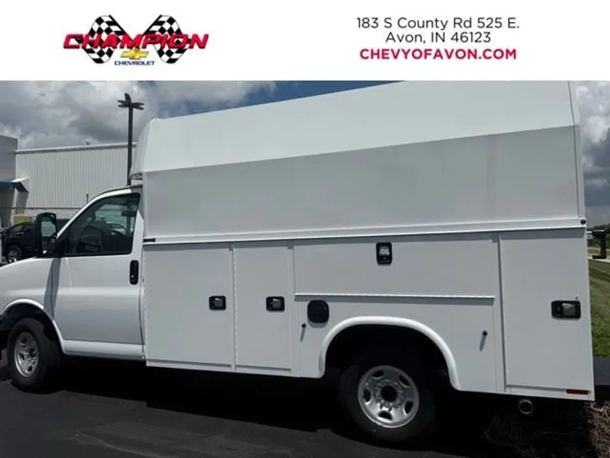 2025 Chevrolet Express Cutaway 3500 photo 1