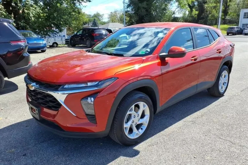 2024 Chevrolet Trax LS photo 1
