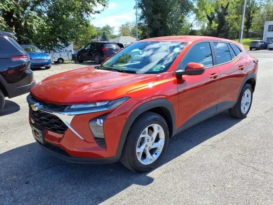 2024 Chevrolet Trax LS photo 1