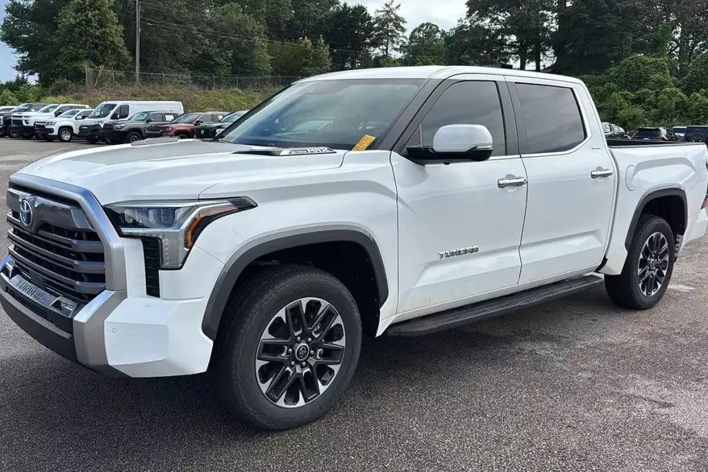 2024 Toyota Tundra Limited CrewMax photo 1